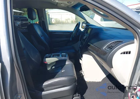 2013 Chrysler Town & Country Touring z USA, uszkodzony, nr VIN 2C4RC1BG0DR734700